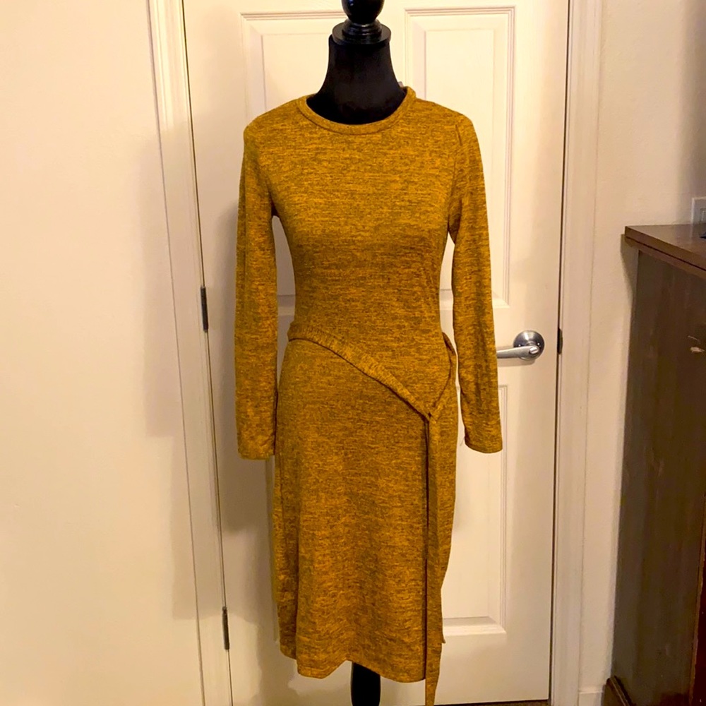 Mustard colored dress with belt size M by Bailey Blue